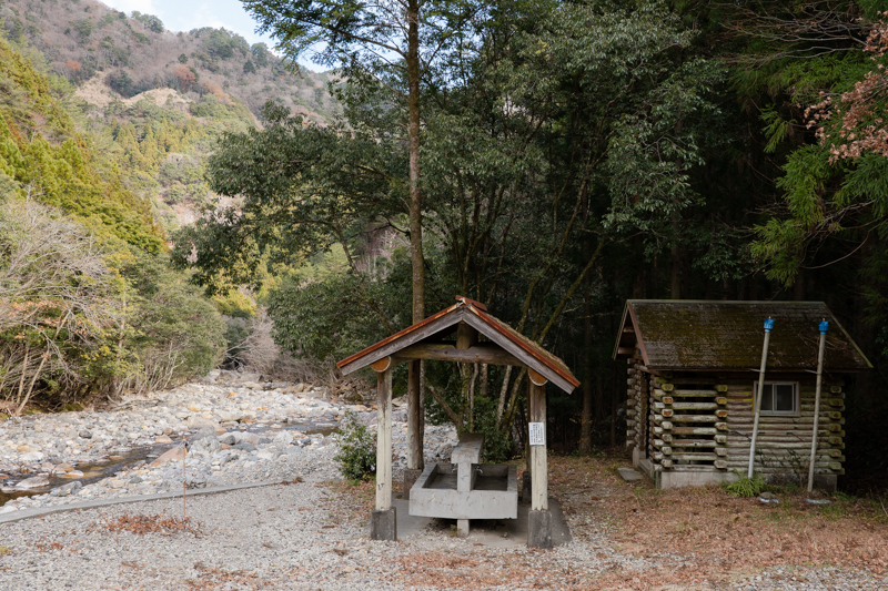 藤河内渓谷キャンプ場 洗い場とトイレ